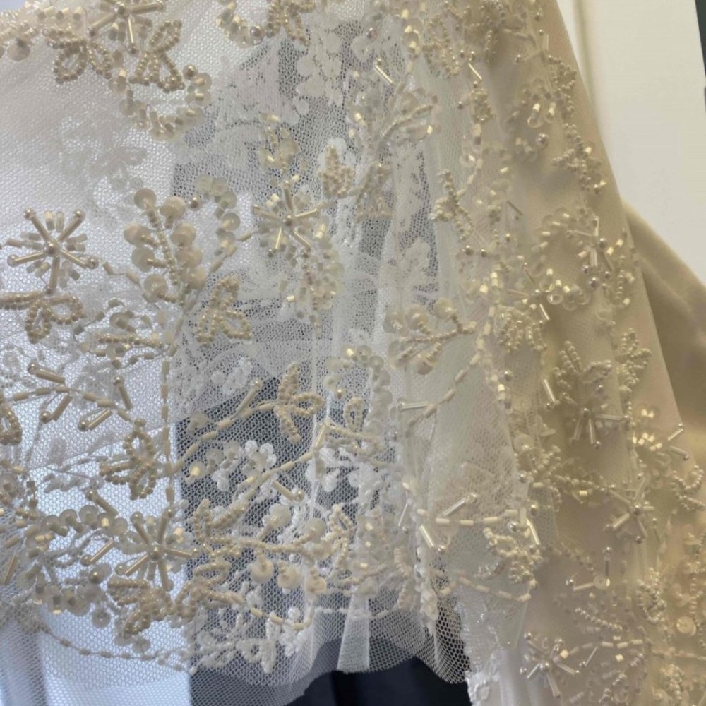 Gorgeous beaded designer wedding gown! - Picture 4 of 8